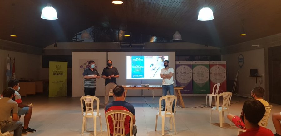 FOTO PRENSA COMUNA// MINICARGADOR// Fue adquirido por el gobierno local con recursos que provienen del Fondo de Obras Menores. TALLER DE ALBAÑILERÍA// Implementado para capacitar y fortalecer conocimientos para mejorar la empleabilidad de los asisten