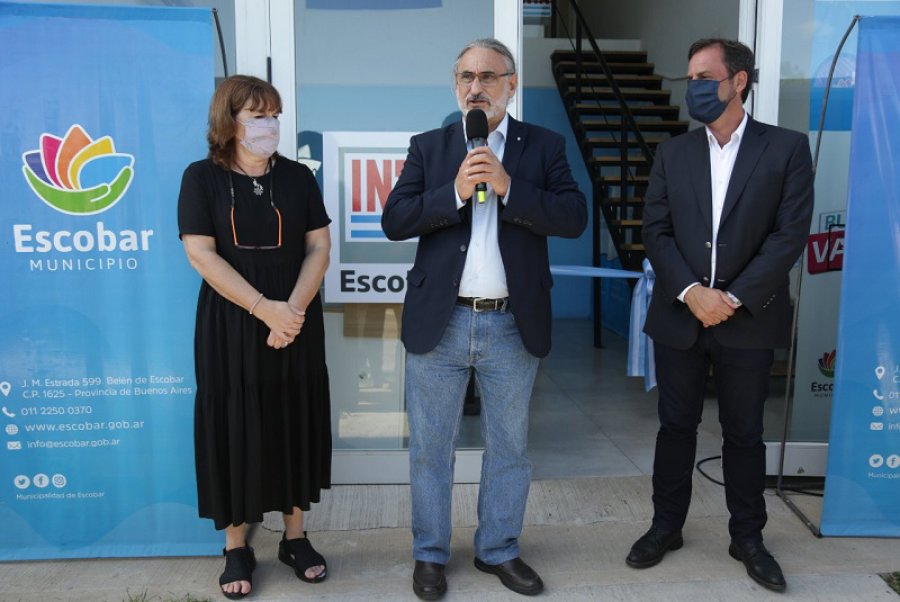 IMAGEN INTA ACTO OFICIAL. Parte de las personas asistentes