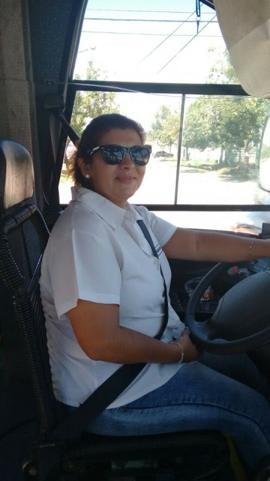 FOTO LA OPINION EN EL MINIBUS. M&oacute;nica Palavecino en su lugar de tareas de cada d&iacute;a.