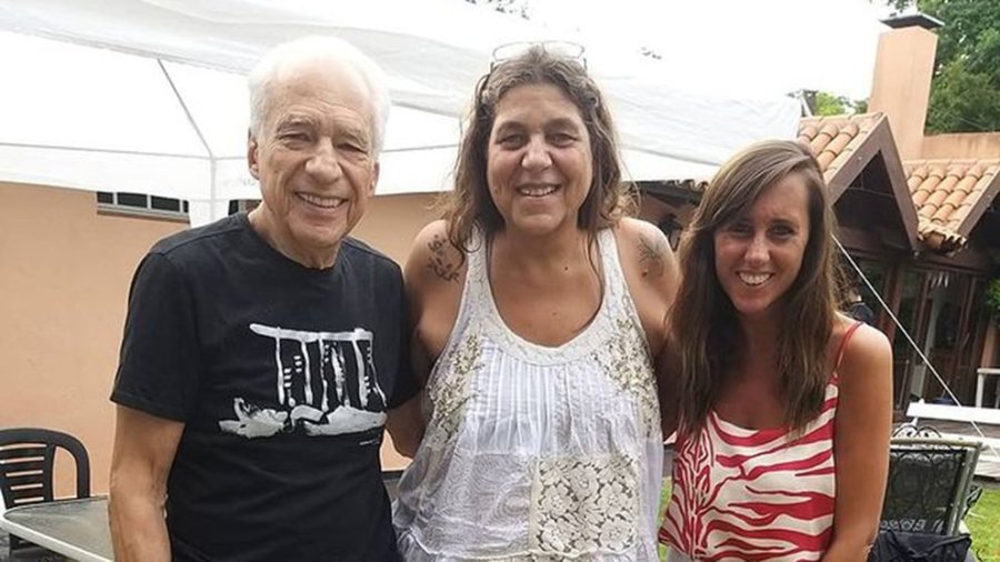 FOTO INSTAGRAM// FELICES//Alberto Cormillot, con su hija Rene&eacute; y su mujer Estefan&iacute;a.