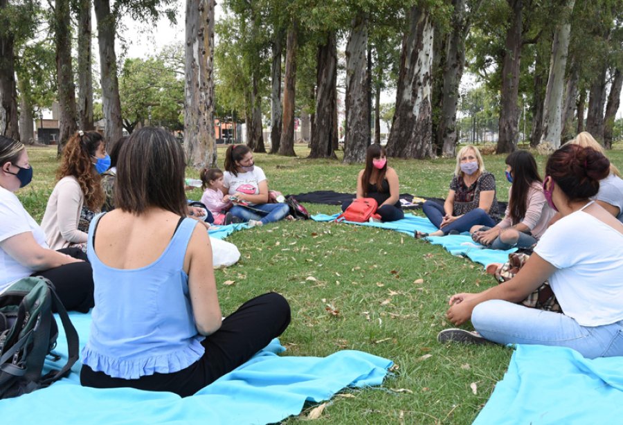 FOTO CP// TALLERES// Uno de los encuentros realizados en la plazoleta Ara San Juan.