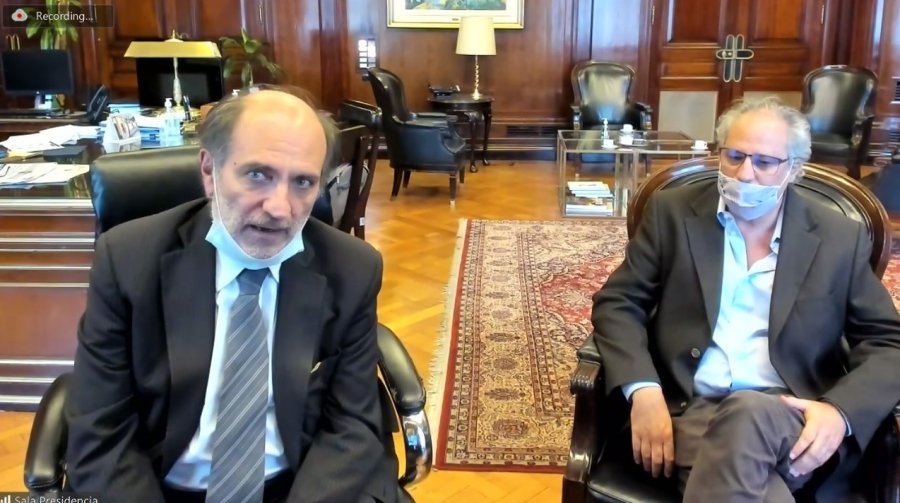 FOTO ADIMRA CONVENIO. Hecker, desde la oficina de Presidencia del Banco Nación, al participar de la reunión del Consejo Directivo de ADIMRA.