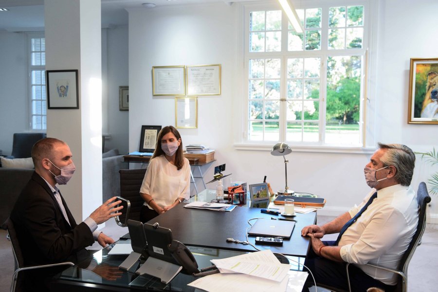 FOTO ANSES ECONOMIA Y ANSES. Mart&iacute;n Guzm&aacute;n y Fernanda Raverta en la Quinta de Olivos con el presidente.