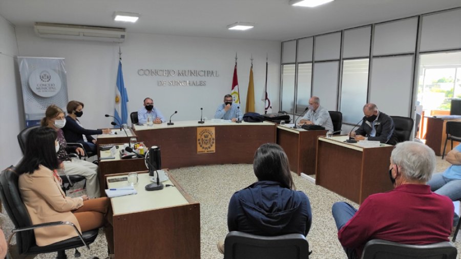 FOTO DNV SF// ENCUENTRO. Vista general de la reuni&oacute;n celebrada en el seno del Cuerpo Legislativo. TRABAJOS. La obra que est&aacute; ejecut&aacute;ndose en el KM 253.