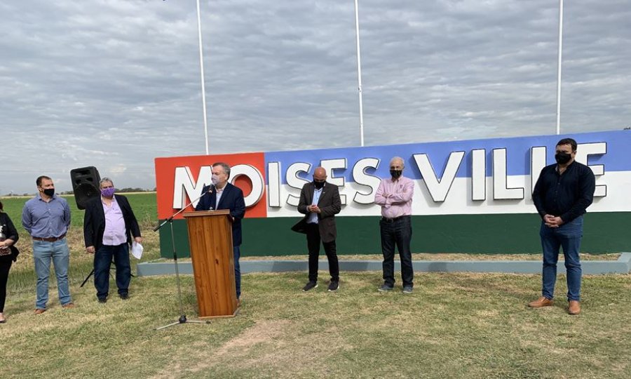 FOTO PRENSA FM// EN MOISES VILLE.  La comunidad moisesvillense reclam&oacute; por la transitabilidad de la v&iacute;a de comunicaci&oacute;n.