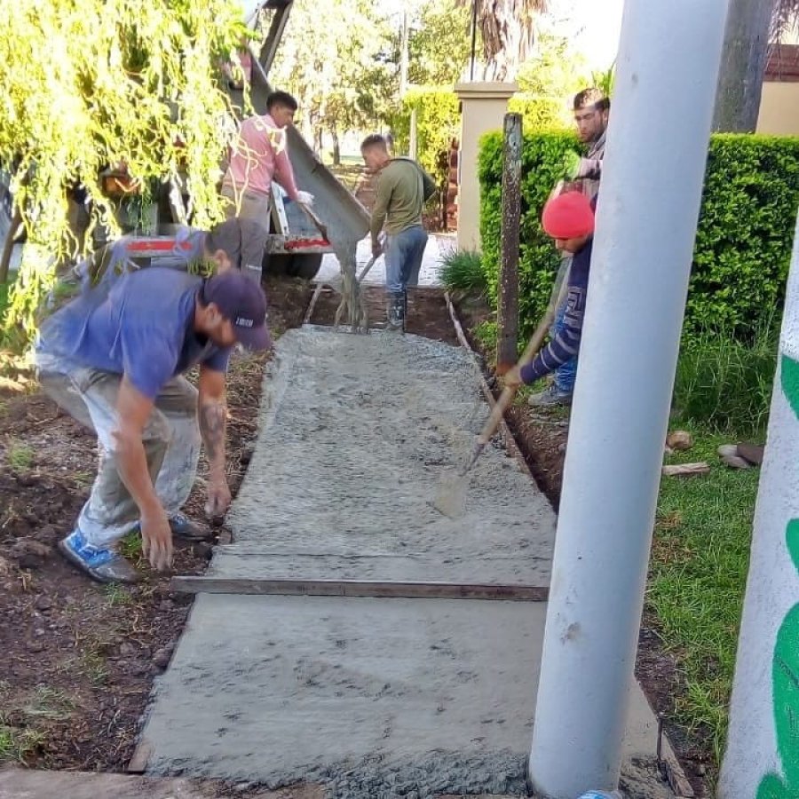 FOTO PRENSA COMUNA// VEREDAS. Enmarcada en el plan Argentina Hace I, se ejecutan  en barrio San Francisco de As&iacute;s.