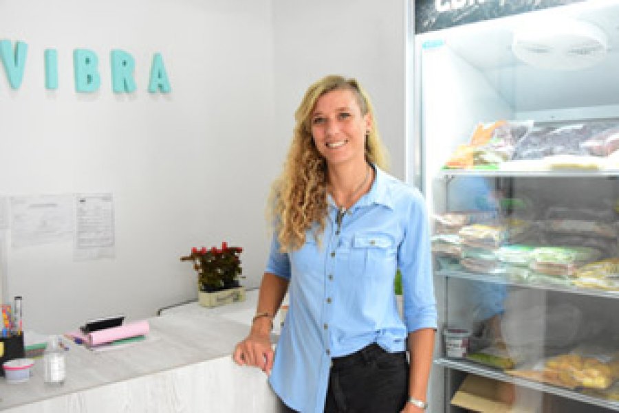 FOTOS PLAN B SOCIAS. Blanca Bressan y Priscila Zanetti, de Artemisa Almac&eacute;n Org&aacute;nico. EMPRENDEDORA. Cecilia Albanesi, de Vibra Almac&eacute;n Natural.