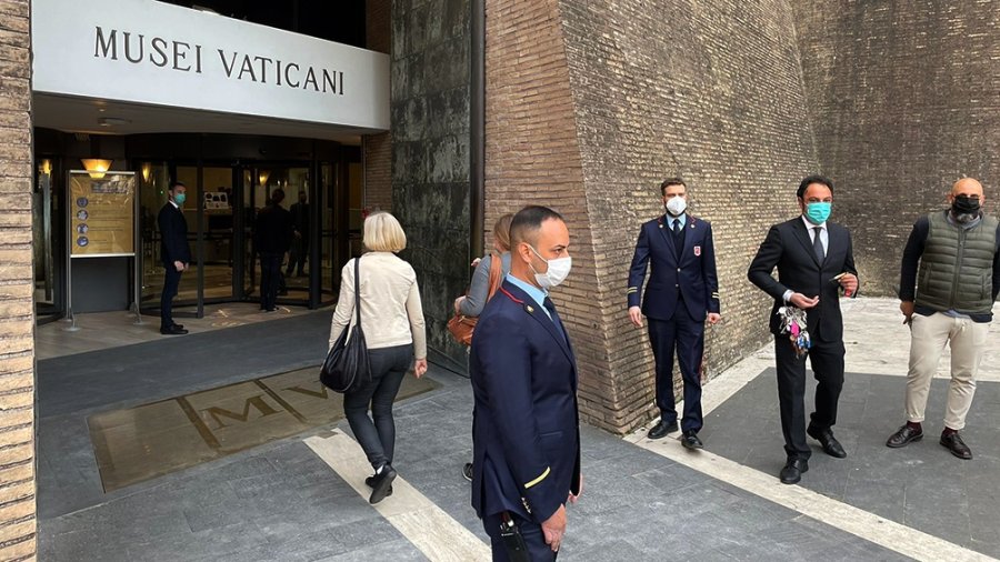 FOTO TELAM BIENVENIDOS! Las puertas abiertas de los Museos Vaticanos.