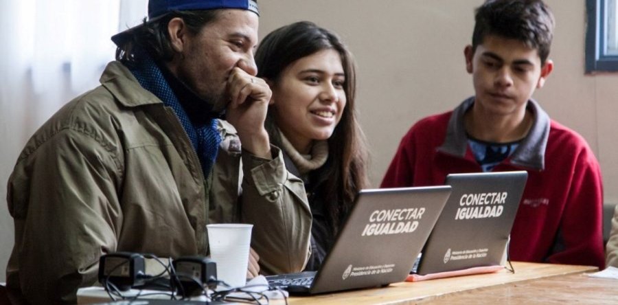 IMAGEN INTERNET FUNDAMENTAL. Resulta la conectividad digital, incluso para la educación.  FOTO ARCHIVO TECNOLOGIA. Una herramienta clave.