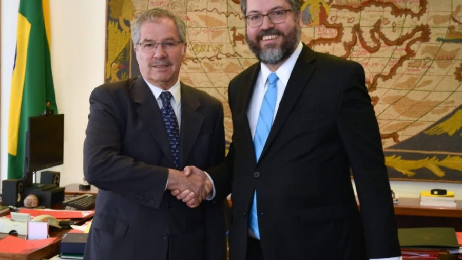 IMAGEN INTERNET MERCOSUR. Argentina deja de lado, por un tiempo, las negociaciones.  IMAGEN INTERNET DIPLOMATICOS. Felipe Solá junto a Ernesto Araújo, canciller de Brasil.