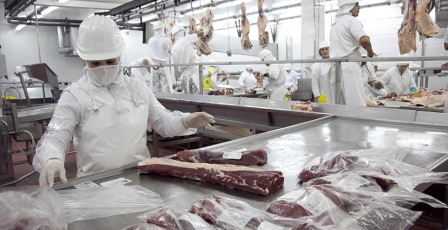 GREMIOS. Alrededor de 10.000 obreros trabajan en los frigoríficos exportadores de Santa Fe