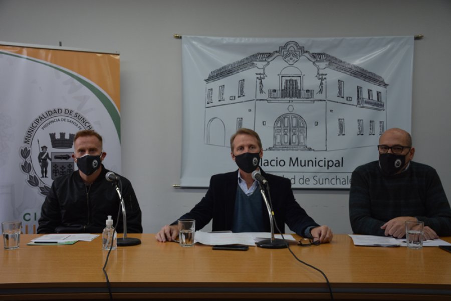 FOTO COMUNICACI&Oacute;N// ANUNCIO. Pablo Ghiano, Gonzalo Toselli y Flavio Gonzalez durante  la presentaci&oacute;n.