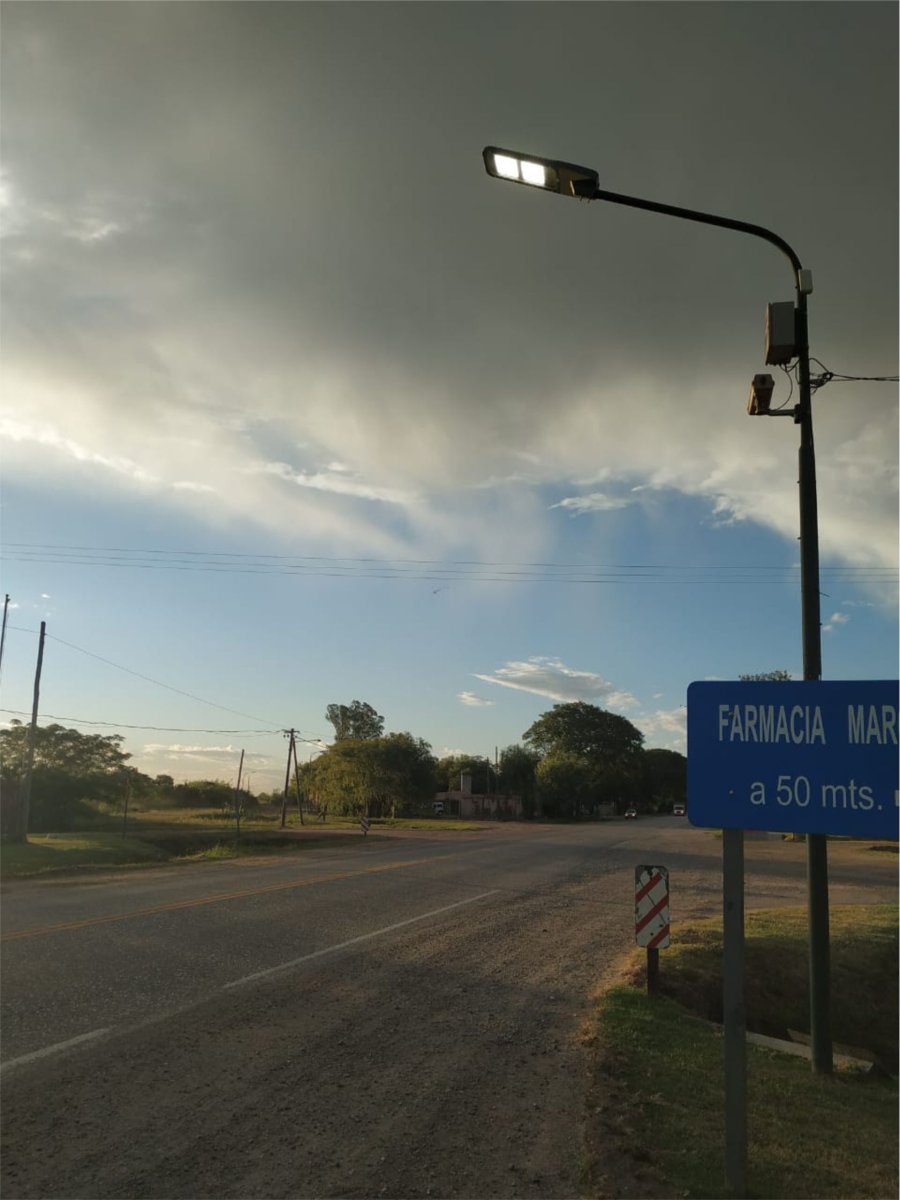 FOTO PRENSA COMUNA// NUEVAS LUMINARIAS. La tarea viene cumpli&eacute;ndose en el casco urbano.