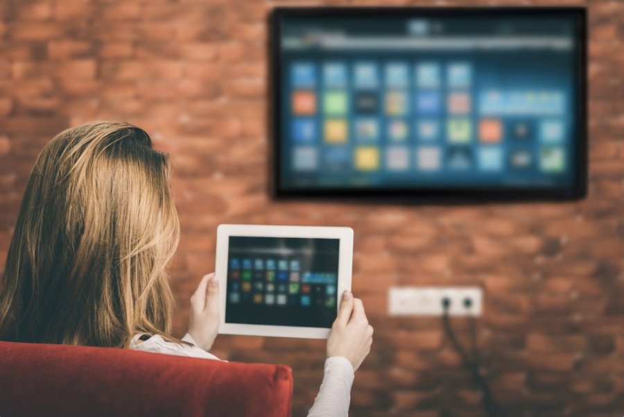 FOTO INTERNET TELEVISI&Oacute;N. La agencia We Are Social asegur&oacute; que los argentinos se pasan m&aacute;s horas conectados que otros pa&iacute;ses.