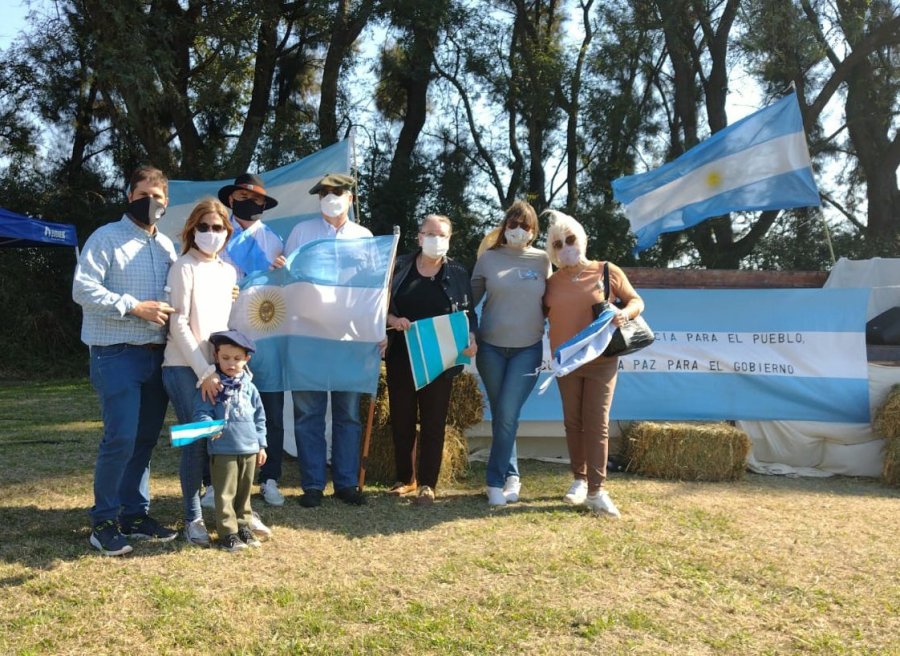 PRESENTES. Dirigentes de la Rural de Rafaela participaron del acto en el norte provincial.