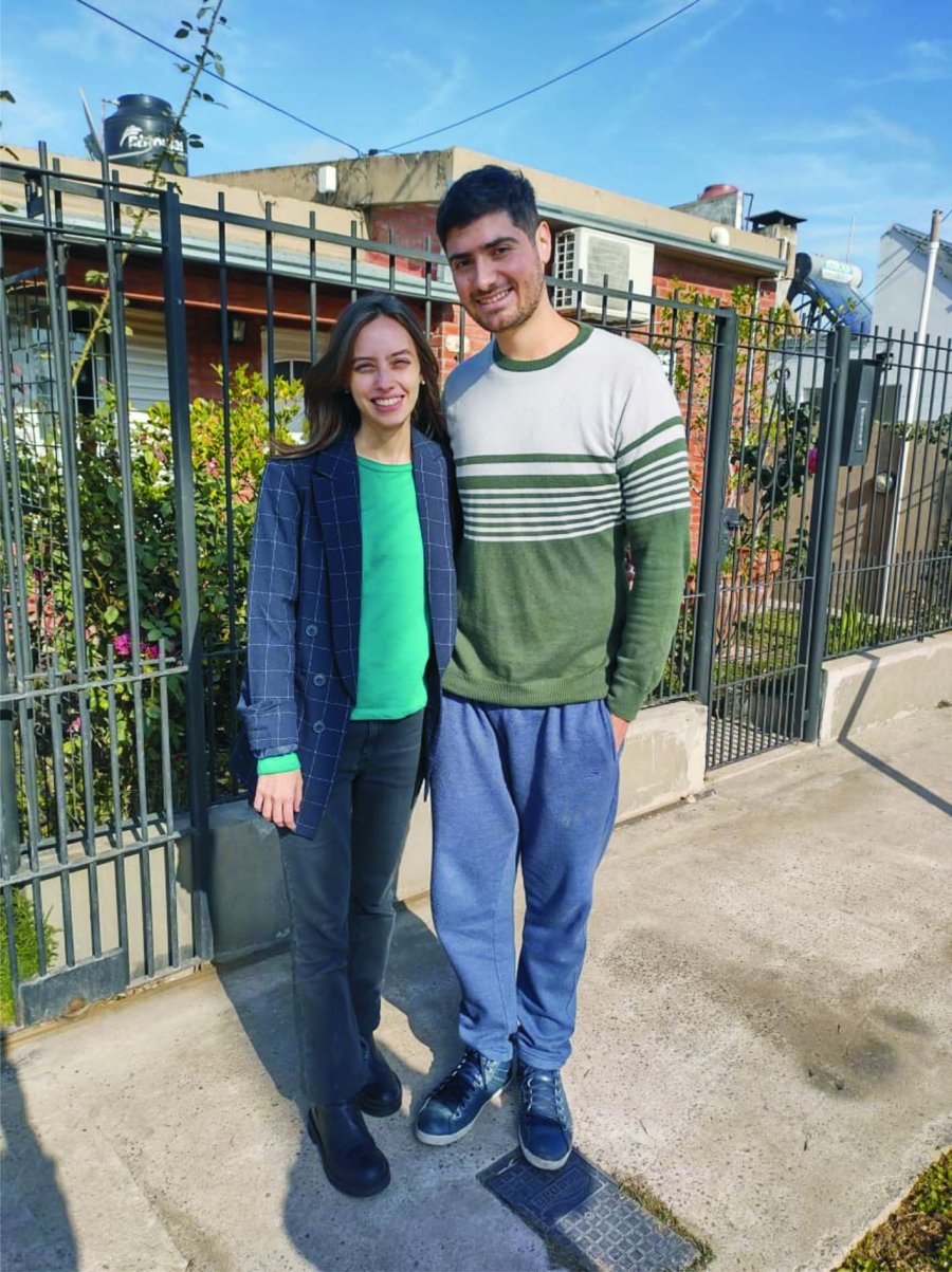 FOTO COMUNICACION UNRAF// LICENCIADOS. Luc&iacute;a Gim&eacute;nez y Leonardo M&eacute;ndez se suman a los trece profesionales con t&iacute;tulo de la UNRaf hasta la actualidad.