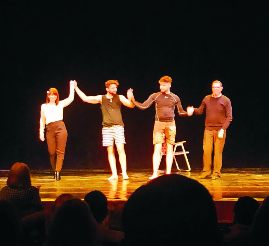 FOTO PRENSA LASSERRE// ART&Iacute;FICES DE LA PUESTA// Natalia Deb&oacute;rtoli, Mariano, Maximo y Arturo Gentilini en el saludo final.
