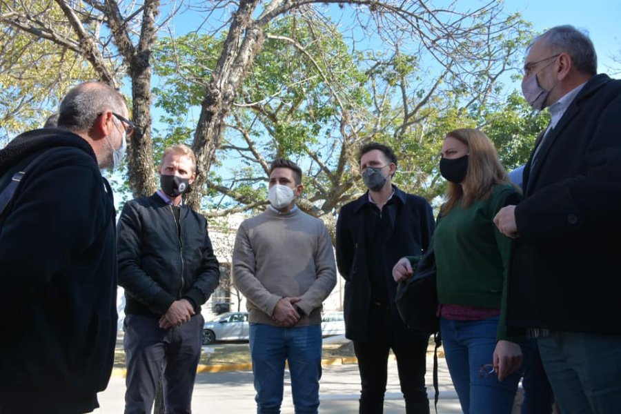 FOTO COMUNICACI&Oacute;N// RECORRIDA// Las autoridades durante su visita al efector p&uacute;blico de salud.
