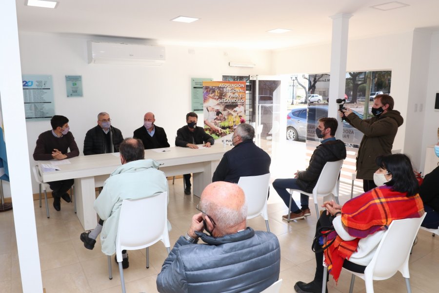FOTO PRENSA AC// ENTREGA// Fue concretada en la sede de la Asociaci&oacute;n Regional para el Desarrollo.