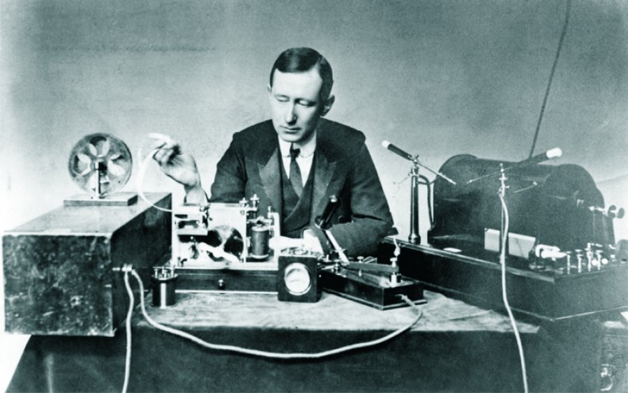FOTO INTERNET D&Iacute;A NACIONAL DE LA RADIO. La radiofon&iacute;a argentina cumple 101 a&ntilde;os.