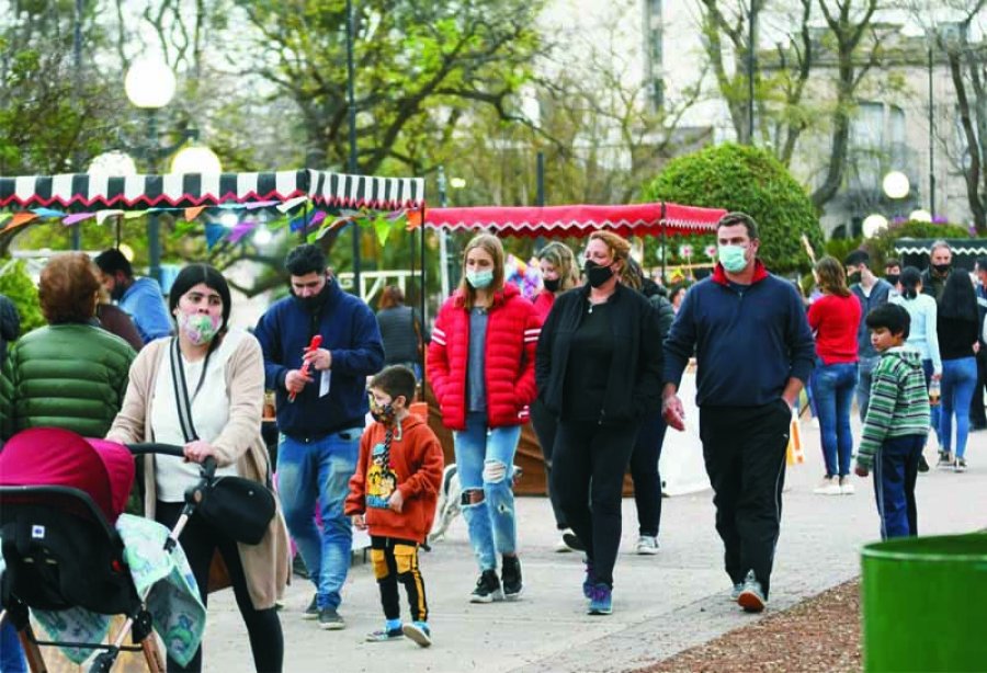 FOTO PRENSA MUNICIPAL PLAZA FERIA. Cont&oacute; con una participaci&oacute;n r&eacute;cord de casi 50 stands.