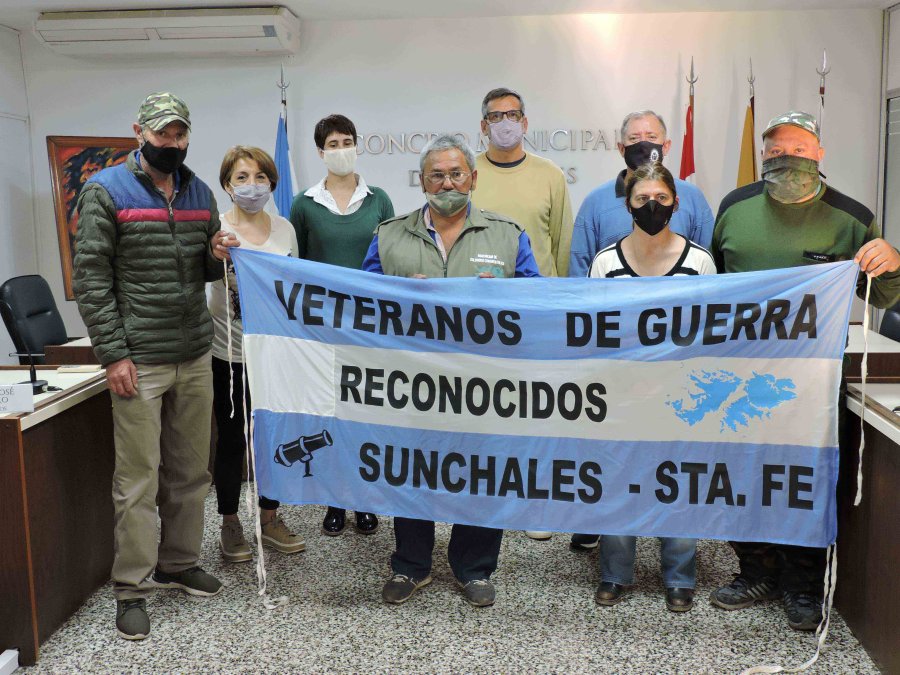 FOTO PRENSA CONCEJO// RECONOCIMIENTO// Los ediles junto a los representantes de la instituci&oacute;n nacional.