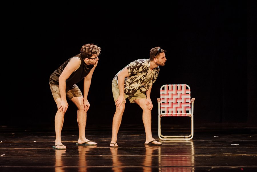 FOTO PRENSA  LASSERRE// ESCENA. Mariano y M&aacute;ximo Gentilini en uno de los cuadros.
