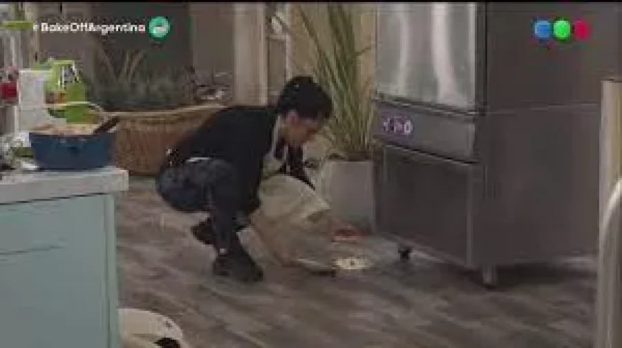 IMAGEN INTERNET. TARTA AL PISO. En un programa de la TV nacional