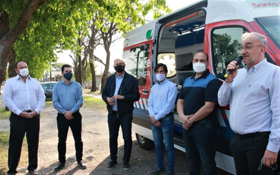 FOTO PRENSA AC// AMBULANCIA// Acto en el que fue entregada la unidad para el SAMCo Hospital.