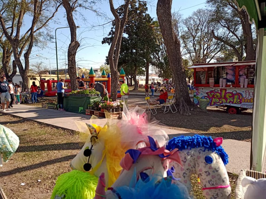 FOTO VECINAL BARRIO SARMIENTO FERIA EL BELGRANITO. Se llev&oacute; a cabo durante la tarde del domingo 26.