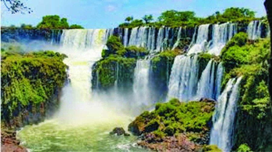 CATARATAS DEL IGUAZ&Uacute;. Una de las maravillas argentinas que convocan a visitarlas.