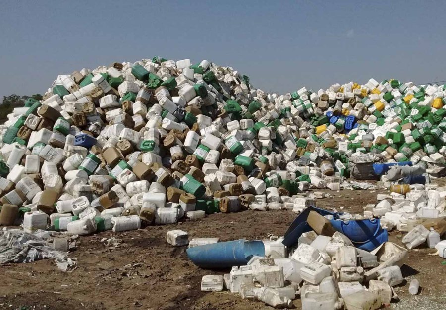 FOTO NA ENVASES. Es necesario sistematizar un circuito de recupero tras la utilización en el campo.