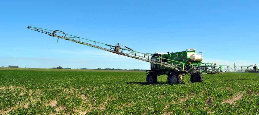 APLICACIÓN. Con Buenas Prácticas Agrícolas, los productos fitosanitarios son imprescindibles para la producción de alimentos. AUTOR. El concejal del PDP, Lisandro Mársico, fue el encargado de elaborar el proyecto en cuestión.