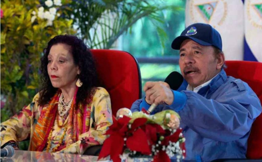 FOTO T&Eacute;LAM  REELECTO. El presidente de Nicaragua, Daniel Ortega, hablando junto a su esposa y vicepresidenta, Rosario Murillo, durante un mensaje de televisi&oacute;n sobre las elecciones generales, en Managua.