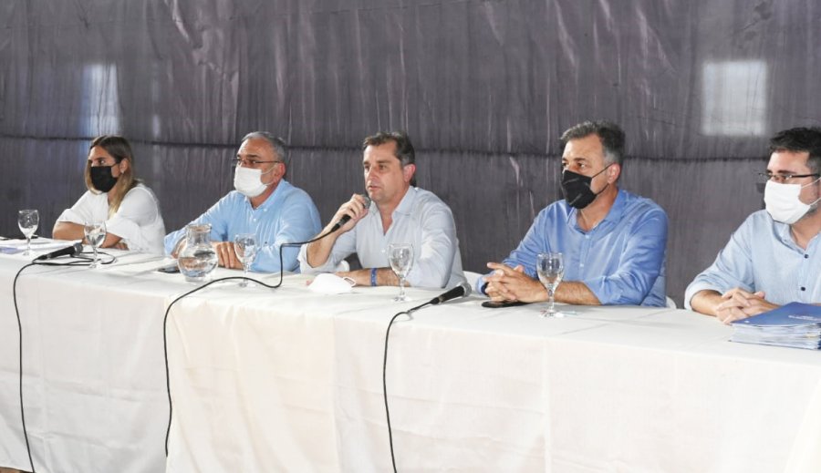 FOTO PRENSA AC// PLAN INCLUIR// Un momento de la apertura en el club Pe&ntilde;arol.