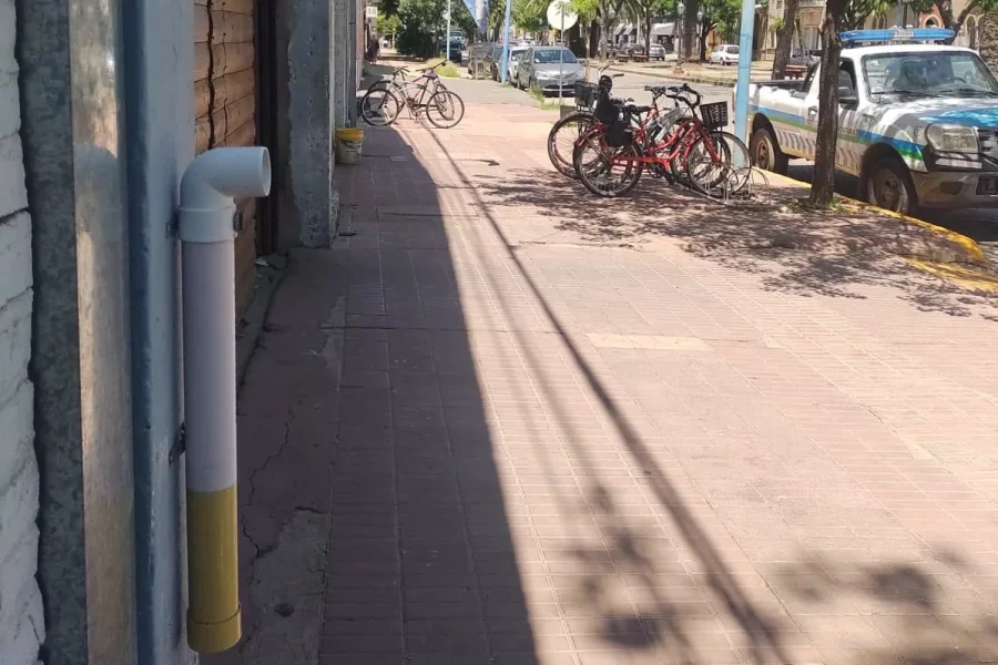 DISPOSITIVO. Para el arrojo de las colillas.