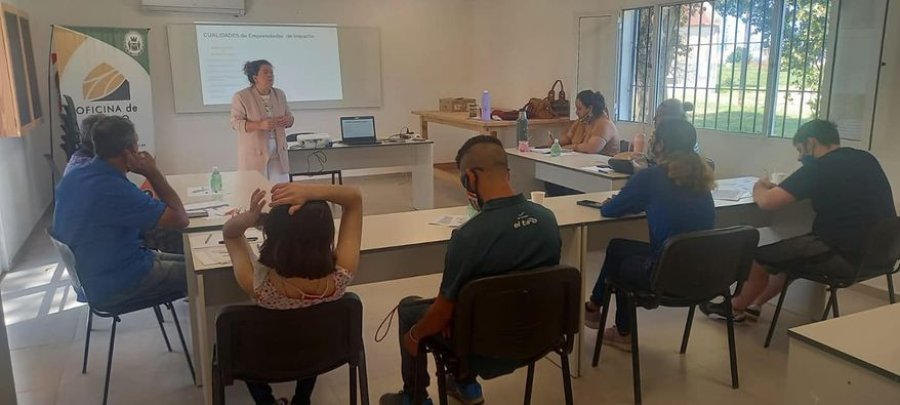 FOTO COMUNICACI&Oacute;N// EMPLEO INDEPENDIENTE// Un instante de la actividad cumplida en la Oficina de Empleo.