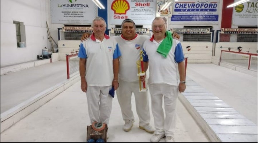 GANADORES.  El tr&iacute;o que triunf&oacute; en el torneo.