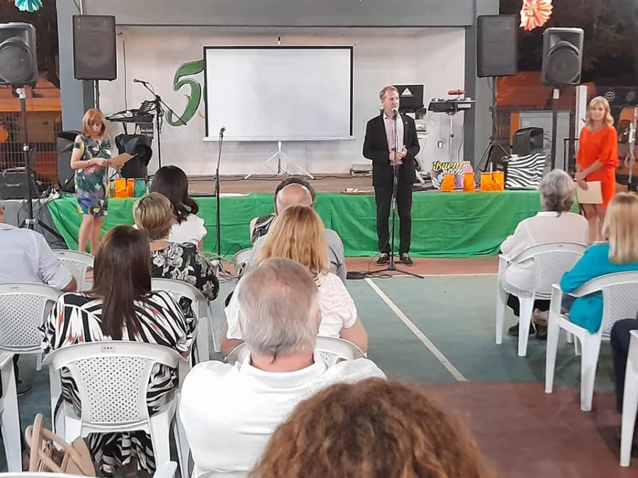 FOTO COMUNICACI&Oacute;N// CINCUENTENARIO. Gonzalo Toselli dirigi&eacute;ndose a la concurrencia.