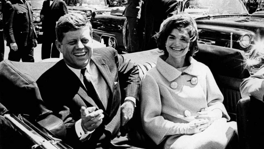 FOTO ARCHIVO EN DALLAS. John Kennedy con su esposa Jacqueline el 22 de noviembre de 1963.