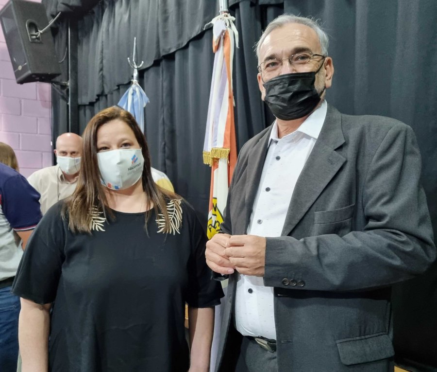 FOTO PRENSA AC// CEREMONIA// Sandra Gaido y Alcides Calvo durante el acto.