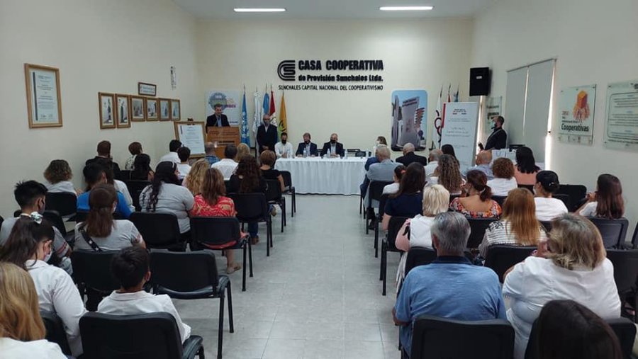 FOTO COMUNICACI&Oacute;N// CASA COOPERATIVA// As&iacute; luc&iacute;a ayer el sal&oacute;n de actos.