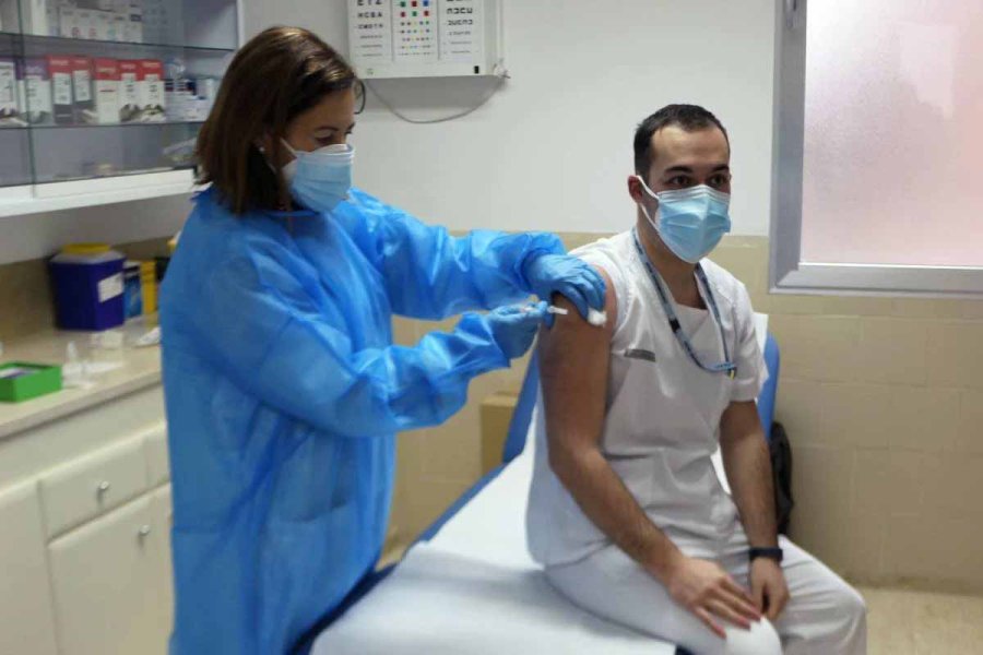 FOTO ARCHIVO  COVID. Vacunar al 40% de la población era posible y fallamos, nos lo recuerda la ONU.