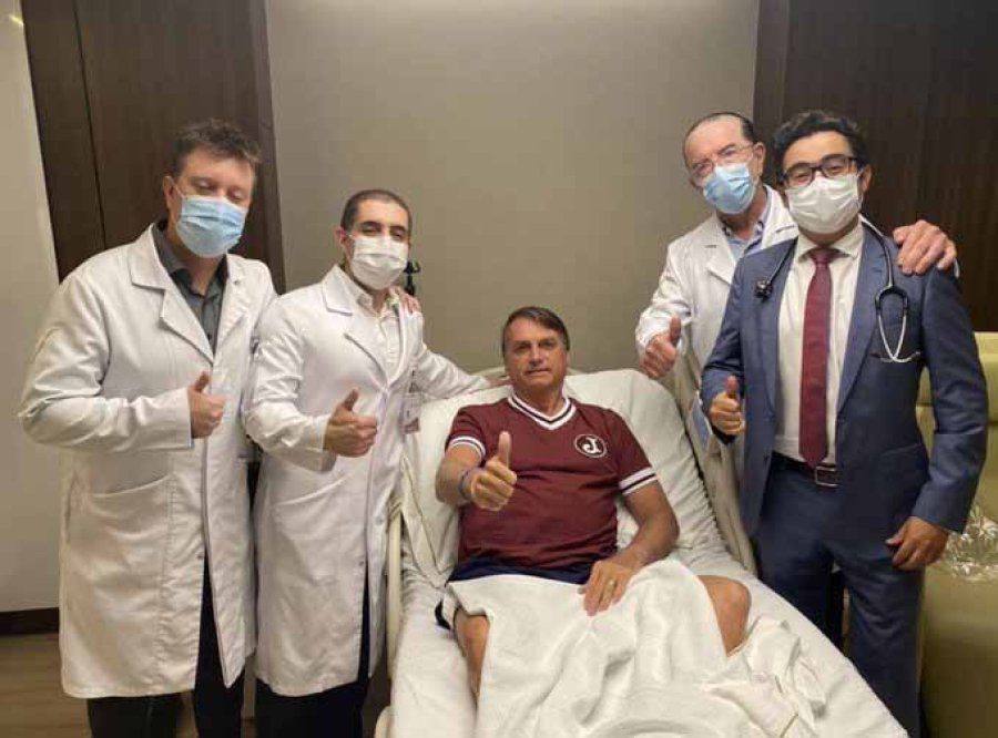 FOTO TWITTER BOLSONARO DE ALTA. Bolsonaro junto al equipo m&eacute;dico que lo atendi&oacute;.