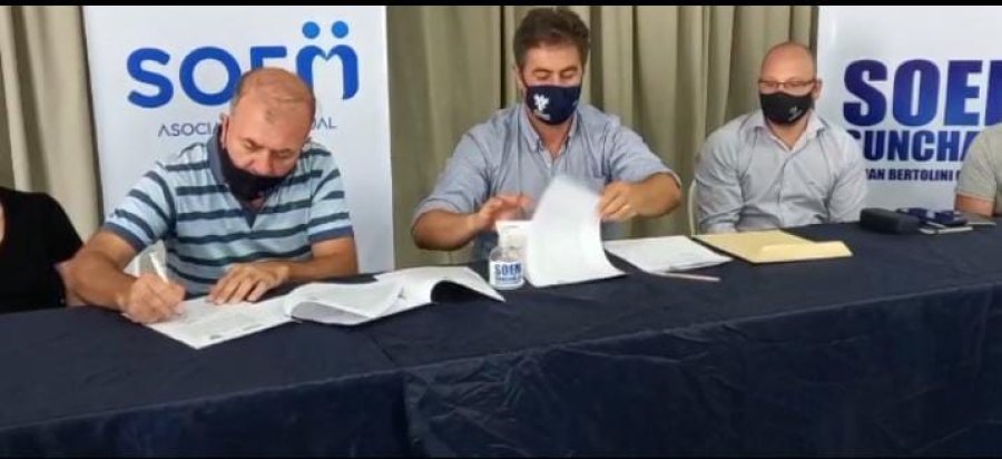 FOTO PRENSA SOEM// CONVENIO// El instante en que fue firmado el acuerdo.