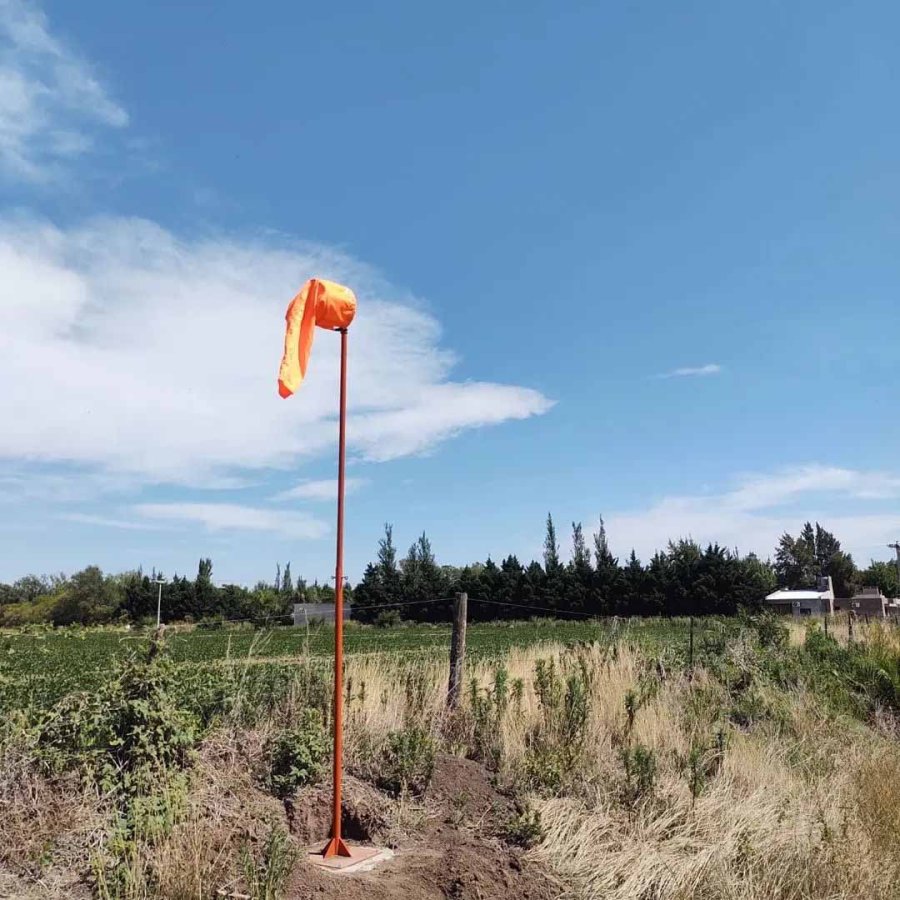 FOTO PRENSA MUNICIPALIDAD// MANGAS DE VIENTO// Colocaron tres e instalar&aacute;n otras tantas.