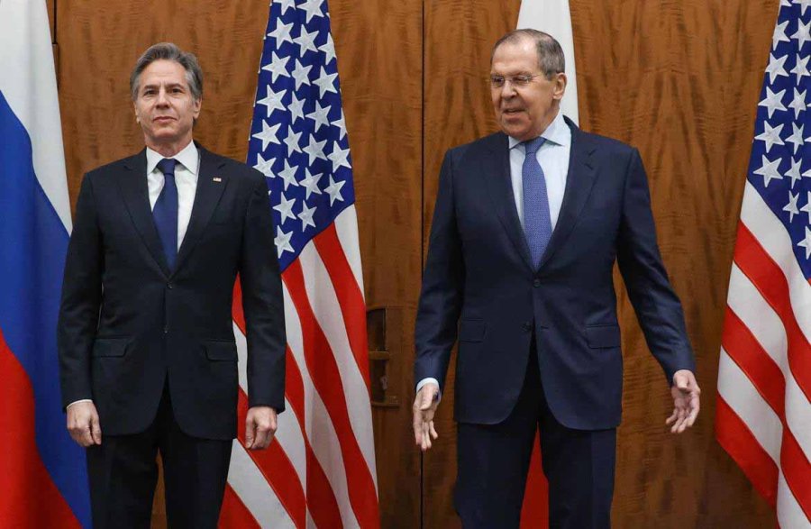 FOTO AFP CUMBRE. Antony Blinken y Sergio Lavrov durante el encuentro en Ginebra.