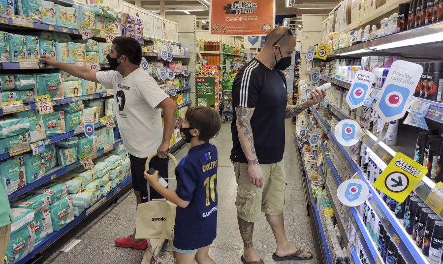 FOTO ARCHIVO  
CONSUMO. El poder de compra apenas acompa&ntilde;ar&aacute; el ritmo de la inflaci&oacute;n.