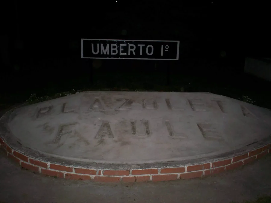 PLAZOLETA FAULE. Ubicada en el acceso oeste a nuestra localidad.
GIUSEPPE SCARAFIA.  S&iacute;ndaco de Faule en una visita acontecida en 2012 cuando fue celebrado el 15&deg; aniversario del Hermanamiento.