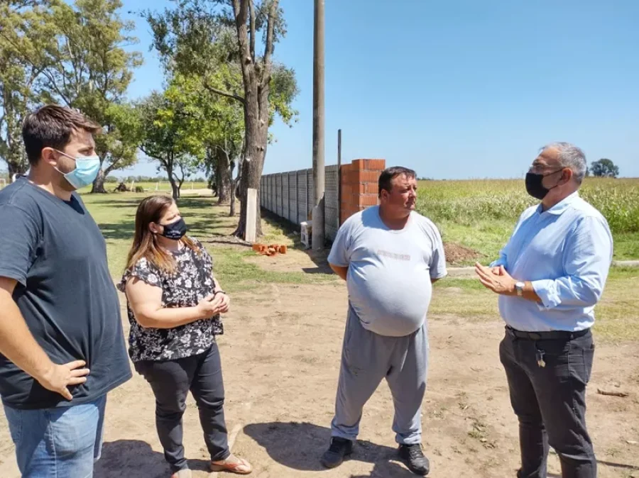 FOTO PRENSA AC//
EN TALLERES. Calvo con autoridades del club durante la recorrida.